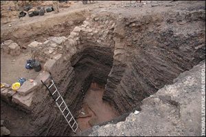 Bekas penambangan yang dilakukan di Yordania, dan diduga sebagai lokasi penambangan besi di zaman Nabi Sulaiman (www.ksjtracler.mit.edu)